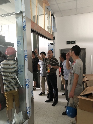 冯校巡视现场.jpg 冯校巡视现场.jpg