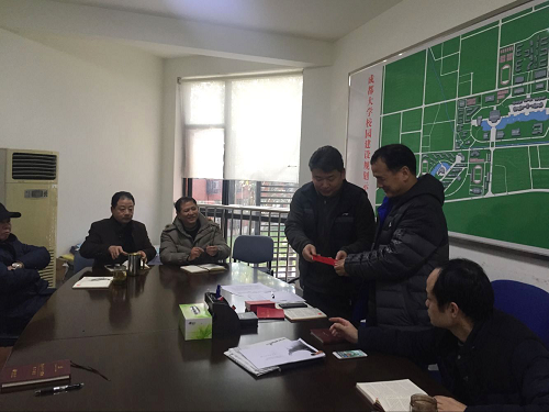 基建党支部送党章、学党章活动.png 基建党支部送党章、学党章活动.png