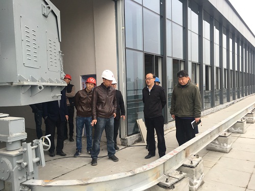 冯炼副校长进行基建项目开学巡视2.jpg 冯炼副校长进行基建项目开学巡视2.jpg