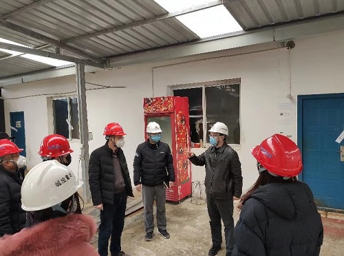 现场指导.jpg 现场指导.jpg